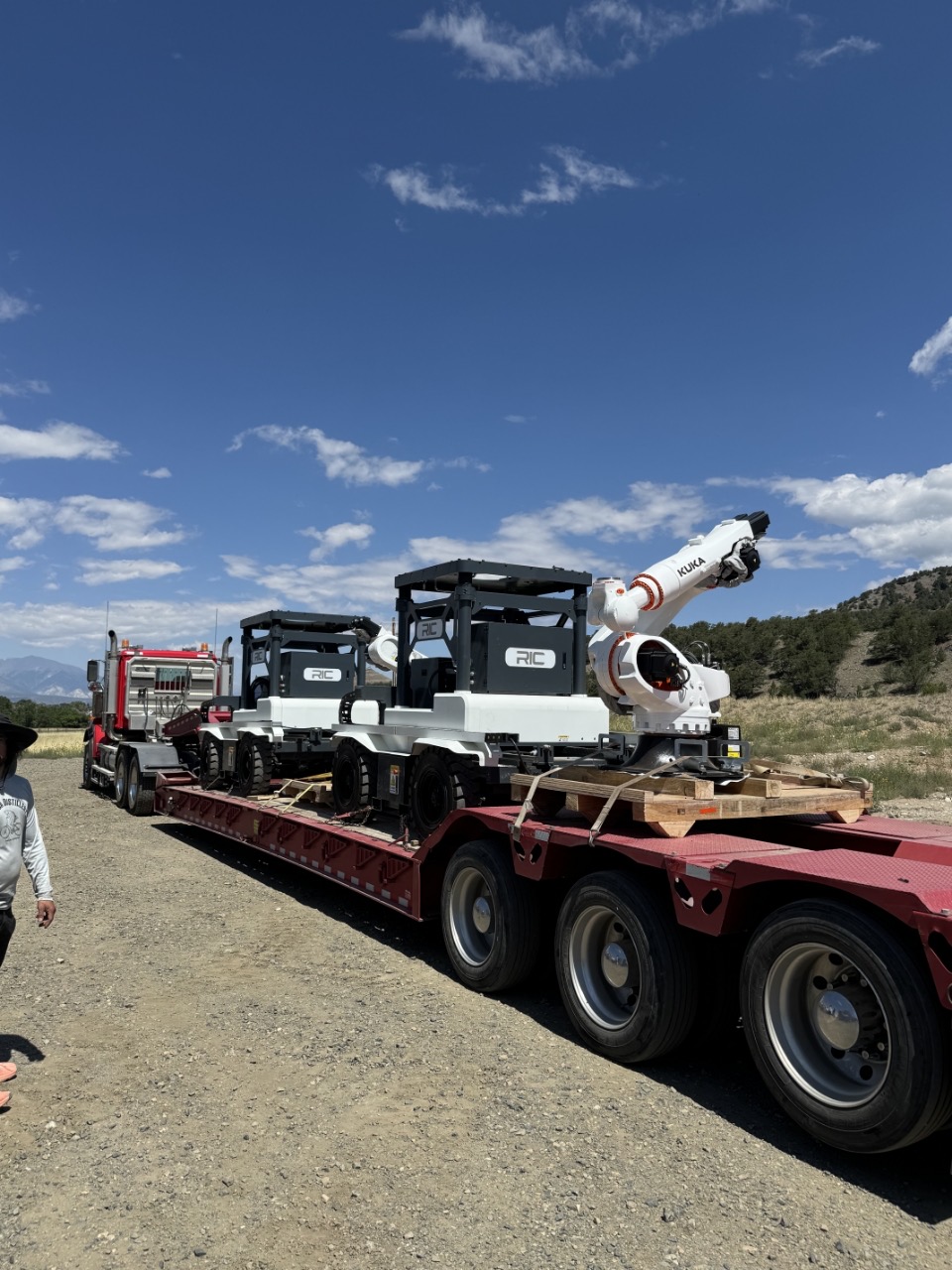 Robots on flatbed arriving on site