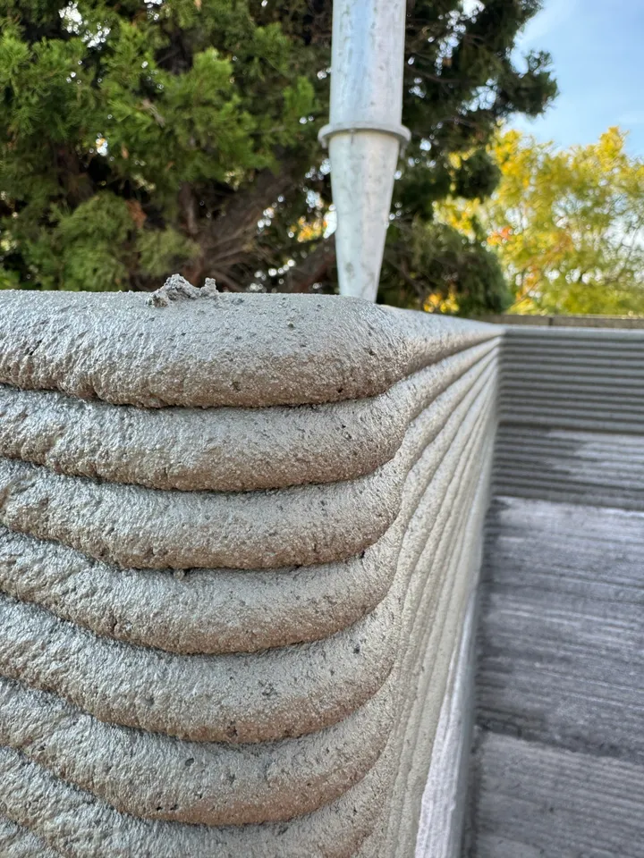 Detail of 3D-printed concrete wall layers